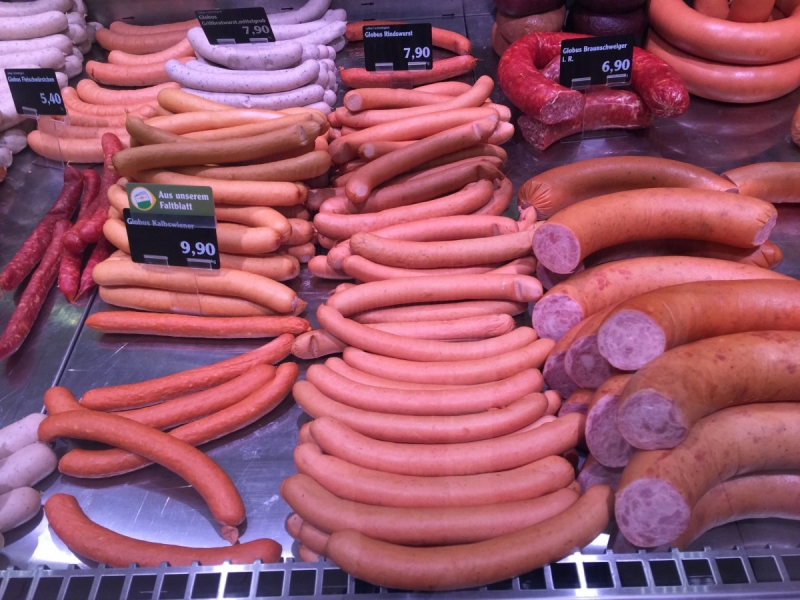 vitrine-SILLANS LA CASCADE-min_sausages_meat_butchery-1069321