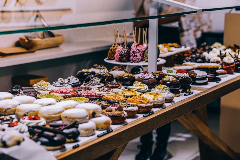 vitrine-SILLANS LA CASCADE-min_shop_dessert_pastry_bakery_counter-184398